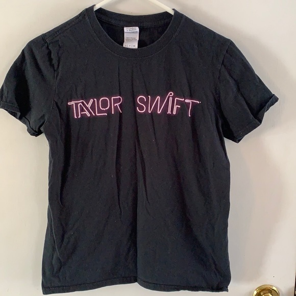 Taylor Swift Tops - Taylor Swift the 1989 world tour concert t-shirt